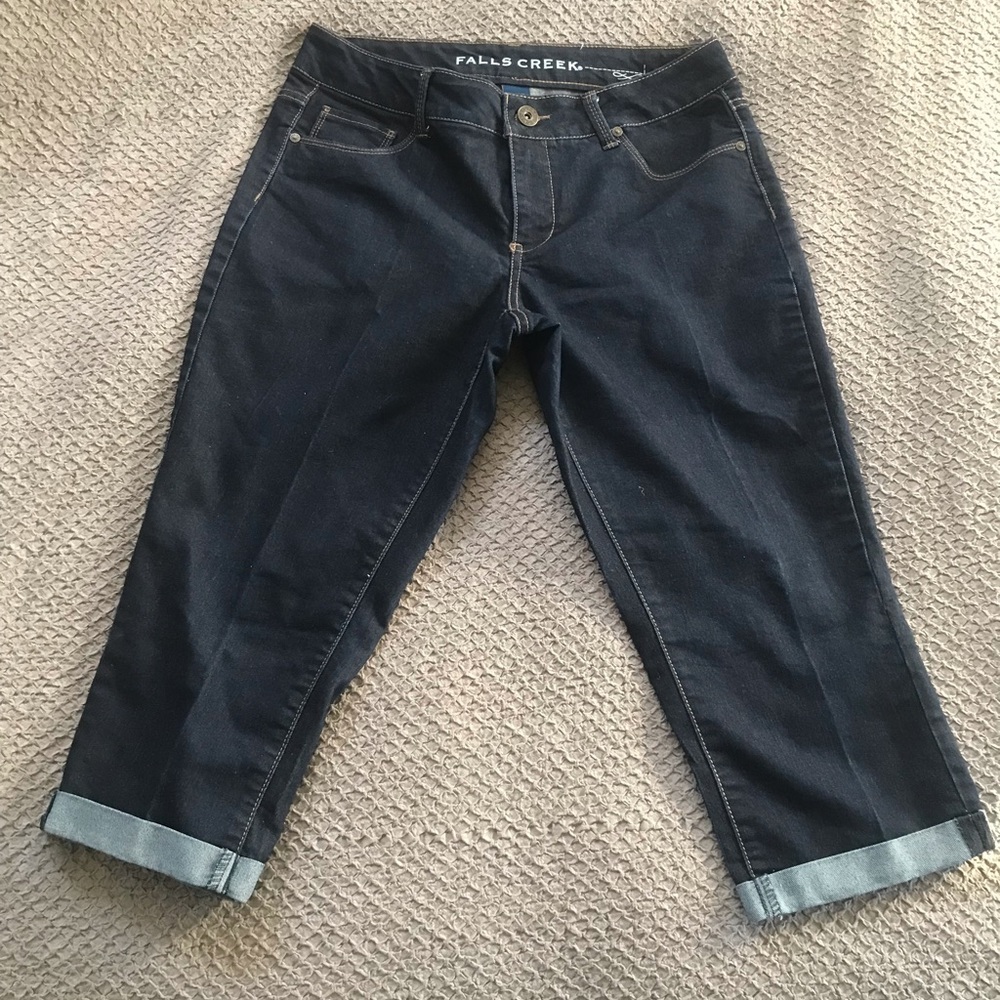 Falls Creek dark blue capris in like new condition. EUC